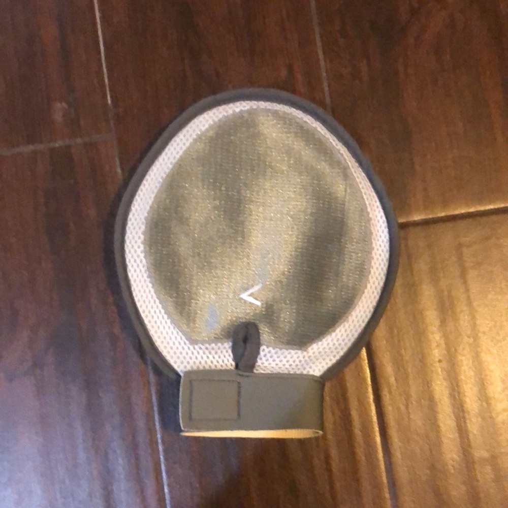 Mitten brush - Picture 2 of 2